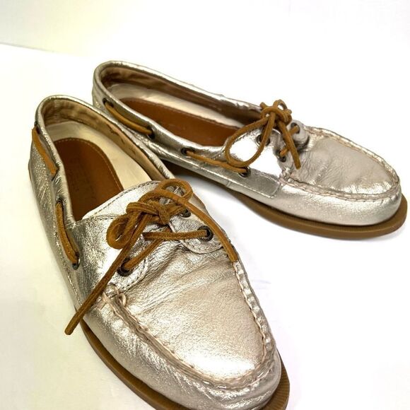 Sperry gold top Siders.  Size 9 - Picture 2 of 5